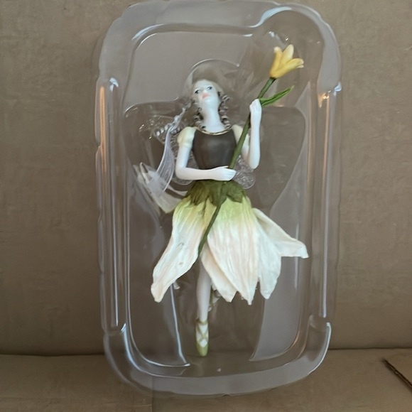 “Christmas fairy” ornament by Hallmark Keepsakes NWT - Picture 8 of 11